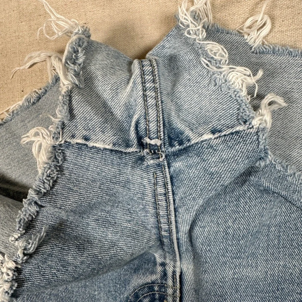 New York‎ Company Light Wash Denim Cutoff Shorts Size 12 high rise frayed